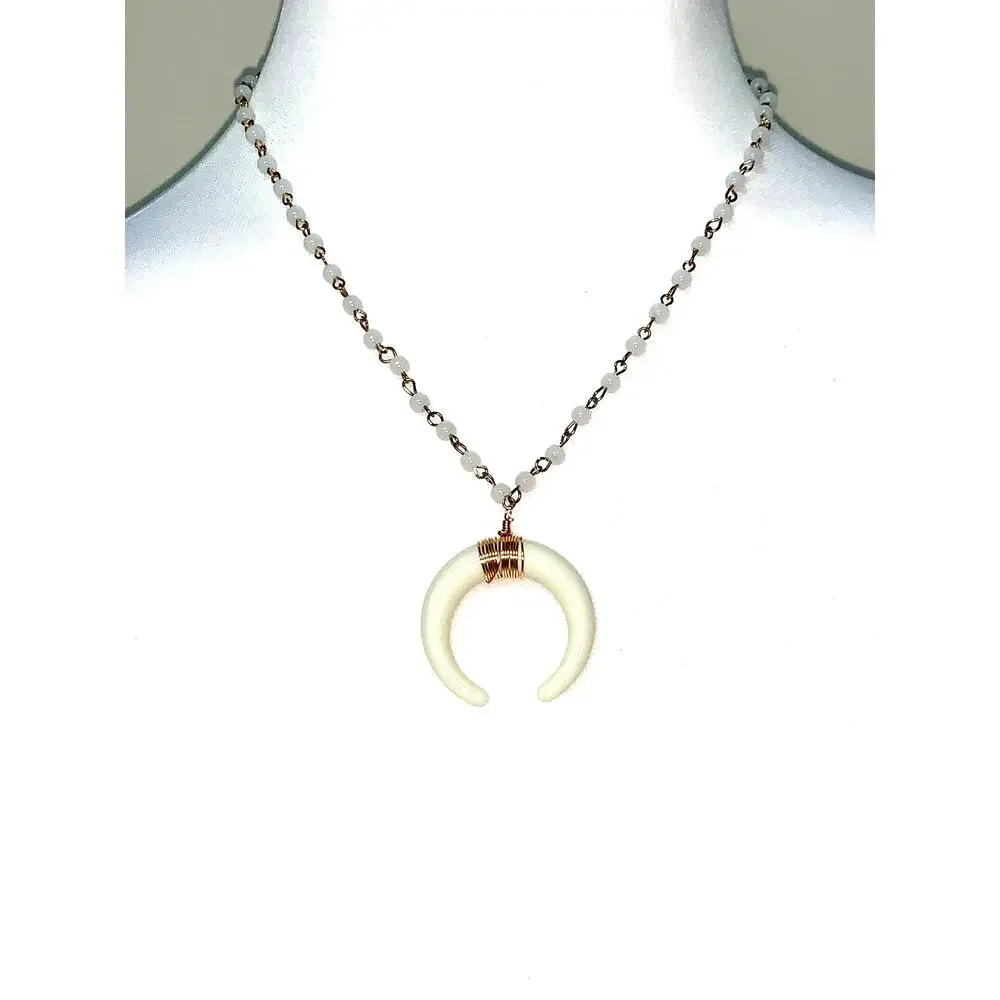 Gold Tone Accent White Crescent Bone Horn Beaded Necklace Unsigned - Picture 4 of 4